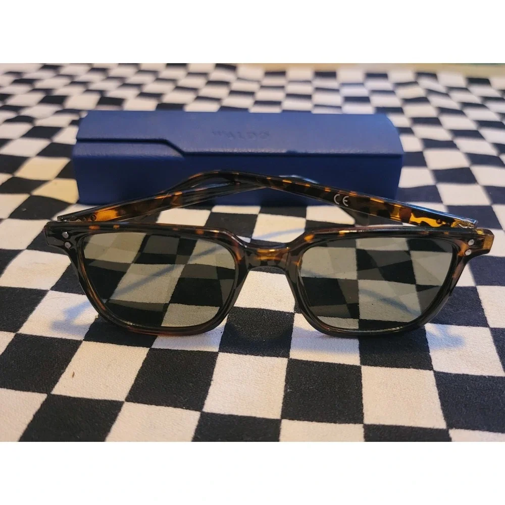 Tortoise Shell‎ Sunglasses  w/ Blue WALDO Hard Case • Classic Retro Style